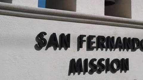 El cementerio San Fernando Mission está bajo cargo del Arquidiócesis de Los Ángeles.