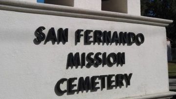 El cementerio San Fernando Mission está bajo cargo del Arquidiócesis de Los Ángeles.