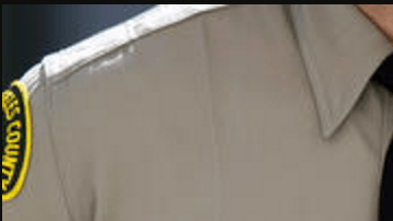 El cambio se notará en el color de la hebilla, de plata (izq.) a oro (der.)