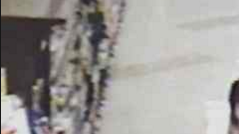 Las autoridades están en busca de este hombre.