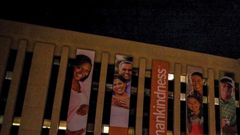 El ataque se dio dentro del centro médico de St. Mary's en Long Beach.