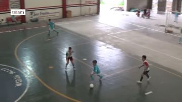 Thiago Fernández tiene 12 años y recuerda mucho a Messi