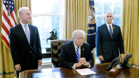 El Presidente Donald Trump comenta sobre el revés en su agenda para derrocar Obamacare.