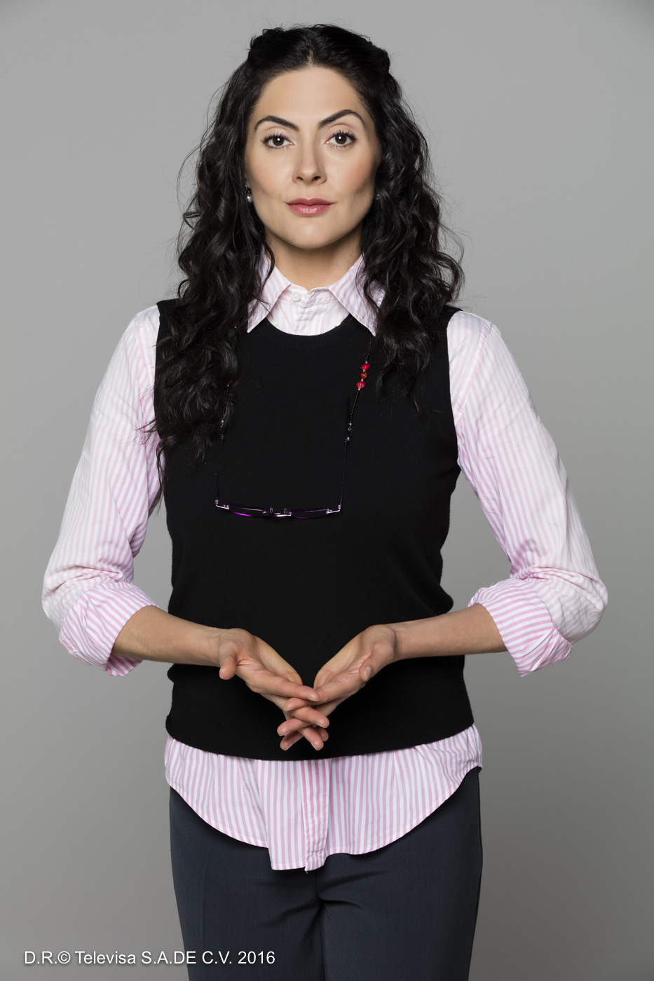 Verónica Jaspeado es Sonia en 'Vino El Amor'