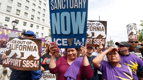 La ciudad de Los Angeles no se ha declarado una ciudad santuario, pero muchas de sus reglas protegen a los indocumentados. (Aurelia Ventura/La Opinion)