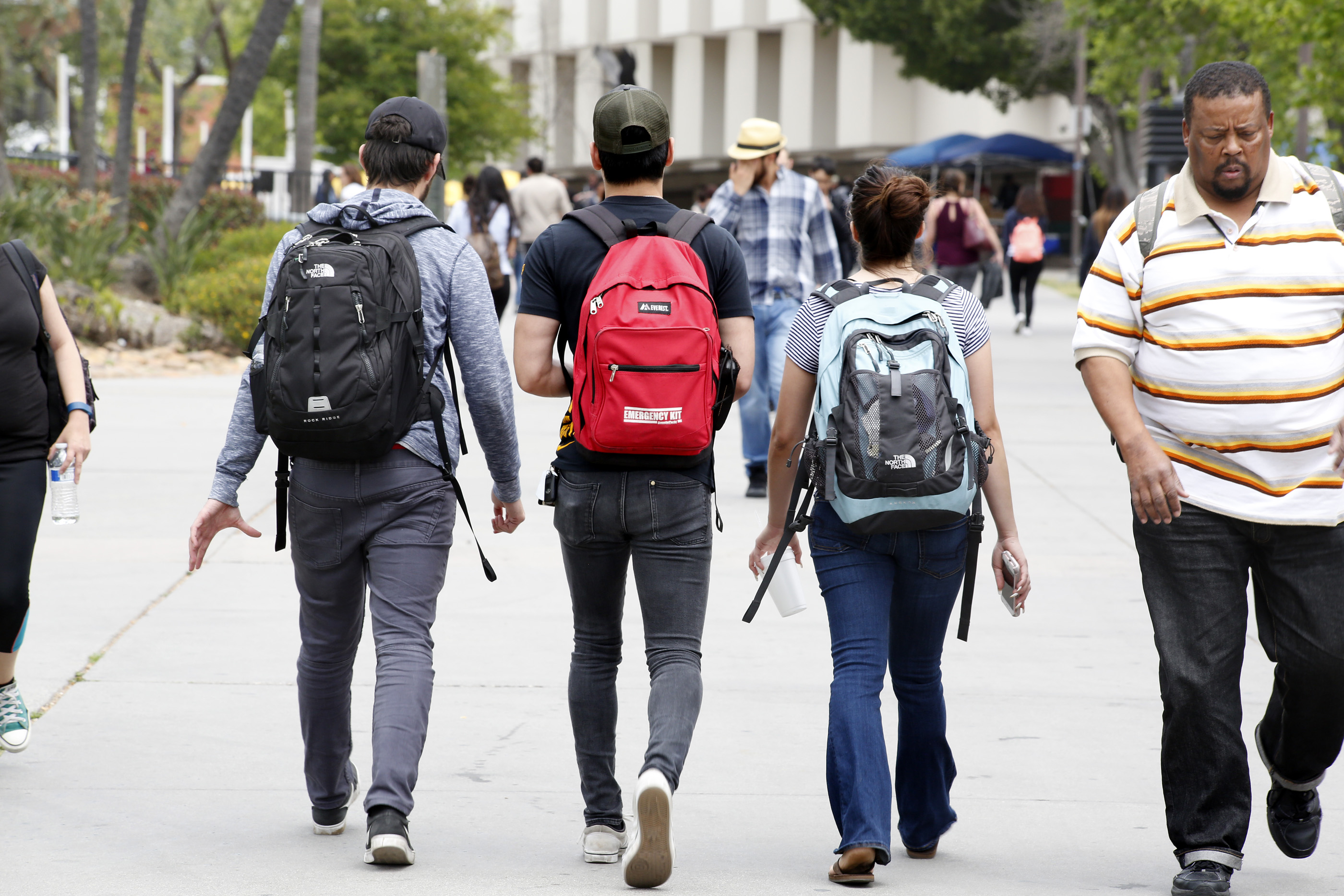 Trabajadores De UC Consideran Ir A Huelga - La Opinión