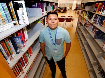 04/28/17 / LOS ANGELES/New Open World Academy student Jose Aceves was recently accepted into seven of the eight Ivy League schools.  (Photo by Aurelia Ventura/La Opinion)