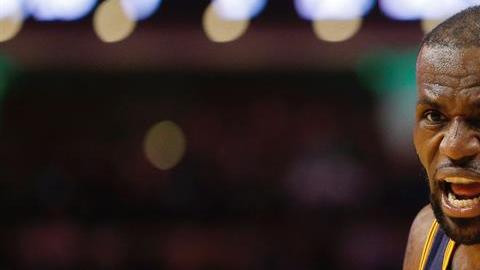 LeBron James guía a Cleveland en playoffs