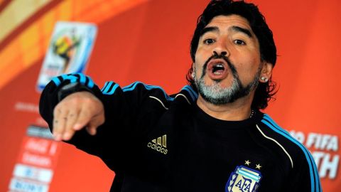 Maradona quiere de nueva cuenta dirigir a Argentina