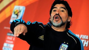 Maradona quiere de nueva cuenta dirigir a Argentina
