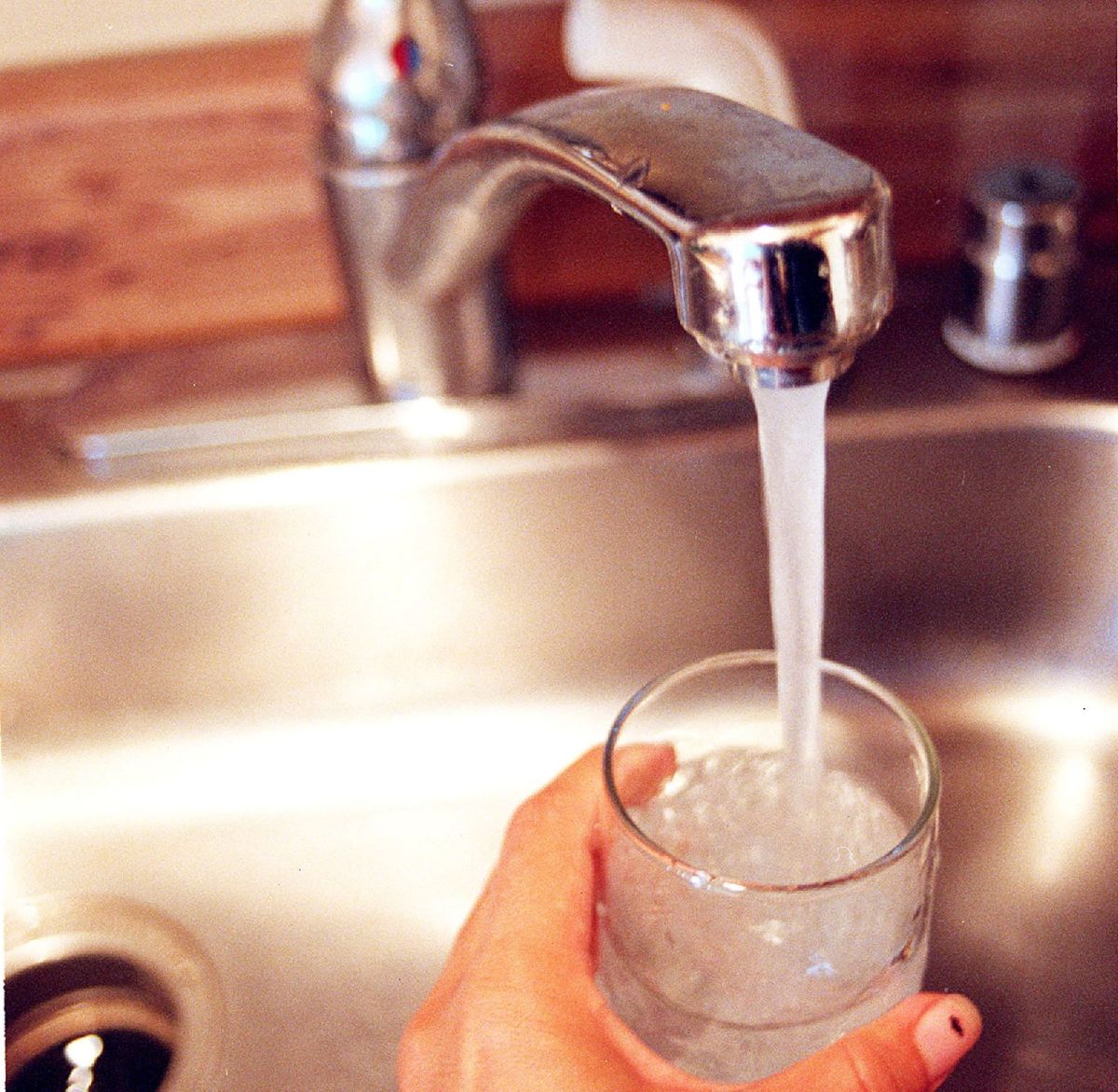 El LADWP asegura que tomar agua del grifo es saludable.