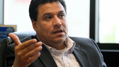 El exconcejal de la ciudad de Los Ángeles, José Huizar empieza a cumplir su largan sentencia. (Archivo/La Opinión)