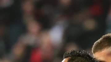 El delantero mexicano Marco Fabián celebra su gol frente al Werder Bremen.