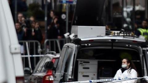 Médicos forenses en Suecia tras el atentado.