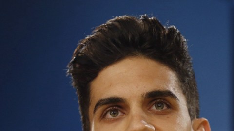 El futbolista español Marc Bartra se recupera en un hospital en Alemania, tras la explosión en el autobús del Borussia Dortmund