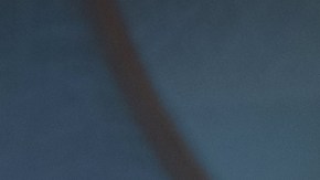 El embajador de la UEFA para la Final de la Liga de Campeones en Cardiff, Ian Rush, muestra la papeleta con el nombre del Atlético de Madrid.