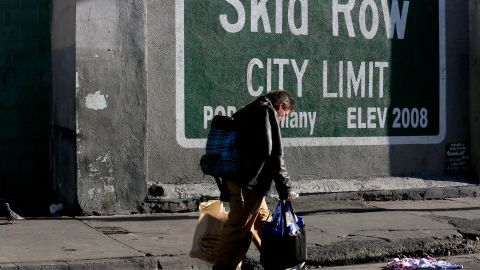 La población de Skid Row is particularmente vulnerable.