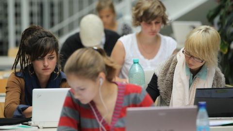 La mayoría de las universidades jóvenes en la lista incluyen la palabra "tecnología" en sus nombres