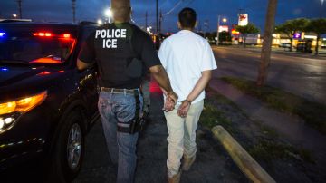 Agentes de ICE capturan extranjeros criminales, reingresos ilegales y fugitivos.