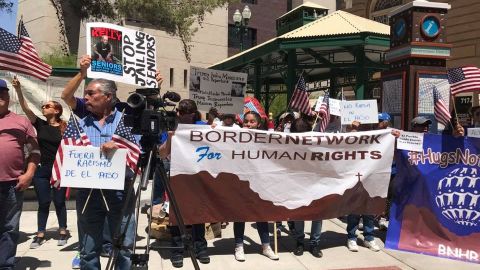 Activistas protestan contra la visita de los secretarios de Justicia, Jeff Sessions, y de Seguridad Nacional, John Kelly. Foto suministrada