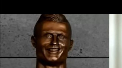 Cristiano Ronaldo se ve un tanto extraño con la forma de su busto