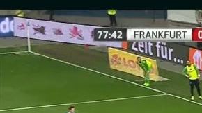 Marco Fabián falló un penal con el Eintracht Frankfurt