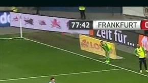 Marco Fabián falló un penal con el Eintracht Frankfurt