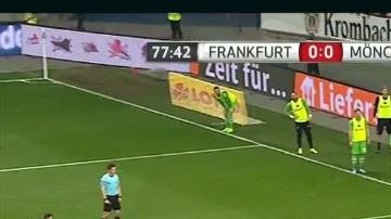 Marco Fabián falló un penal con el Eintracht Frankfurt
