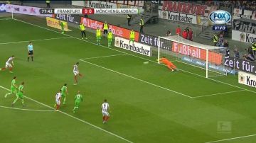 Marco Fabián falló un penal con el Eintracht Frankfurt