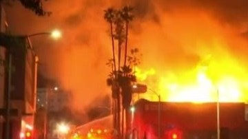 161 Bomberos lograron apagar llamas del inmueble ubicado al lado de un centro de convalecencia.