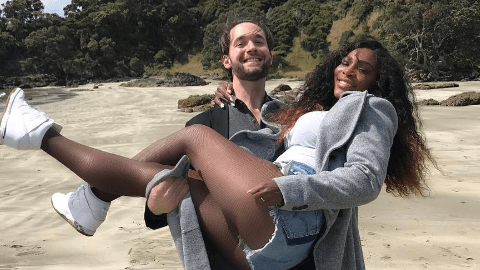 Serena Williams y su prometido Alexis Ohanian esperan un bebé.