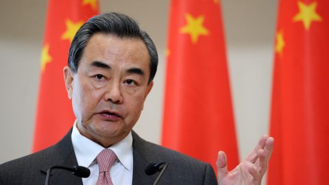 El canciller Wang Yi pidió detener las hostilidades antes de que sea demasiado tarde