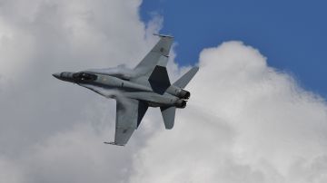 El avión de combate F/A-18E es un jet de un solo asiento y ha estado al servicio de la marina de Estados Unidos desde 1999