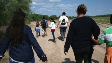 Migrantes en busca de asilo están siendo rechazados ilegalmente en la frontera con Estados Unidos, alega demanda (Foto: archivo)