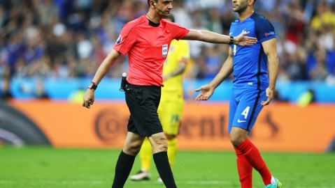 El árbitro húngaro Viktor Kassai.