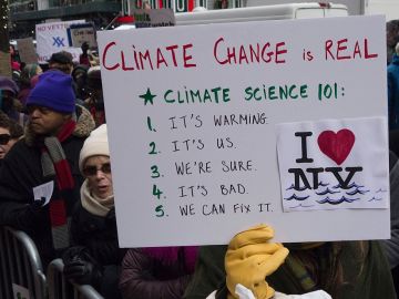 Activistas convocan a una marcha para pedir al gobierno que no niegue el cambio climático.