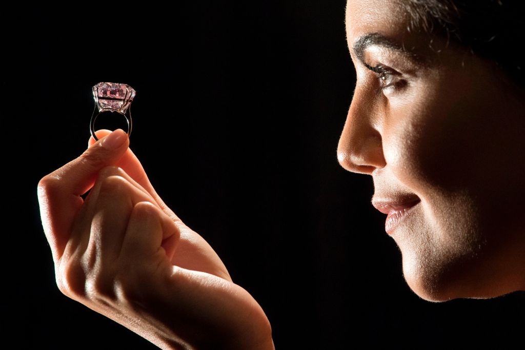 Es el diamante rosa más grande del mundo. JUSTIN TALLIS/AFP/Getty Images