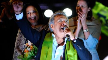 El exvicepresidente de Ecuador ganó por un estrecho margen y será el sucesor de Rafael Correa.