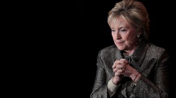 Clinton está escribiendo un libro que examinará su derrota del año pasado
