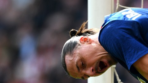 Zlatan Ibrahimovic sufrió rotura del ligamento cruzado y se perderá el resto de la temporada