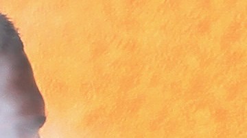 Cliff Pennington (#7) es felicitado por Albert Pujols y otros Angels tras batear el hit de la emocionante victoria de los Angels contra Seattle.