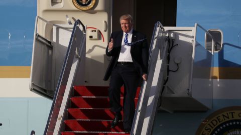 Donald Trump llega a Palm Beach para pasar el fin de semana de Pascua en Mar-a-Lago.