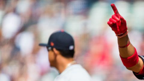 Francisco Lindor ofreció firmar artículos deportivos por la buena causa de uno de sus compañeros