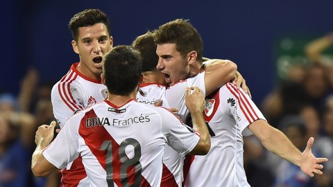 El River Plate derrotó al Emelec en Ecuador.