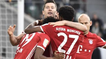 Jugadores del Bayern festejan el gol conseguido por Robert Lewandowski.