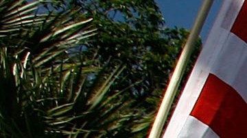 Bajo el grito "no somos criminales, somos trabajadores", los manifestantes lamentaron la insistencia en la construcción del muro fronterizo