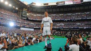 Días después de la supuesta violación, Cristiano fue presentado con el Real Madrid.