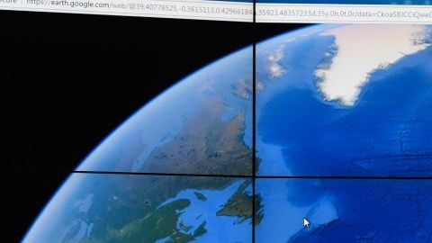 Google Earth revela la versión renovada de la aplicación el 18 de abril de 2017 en un evento en el Museo de Arte Whitney de Nueva York.
