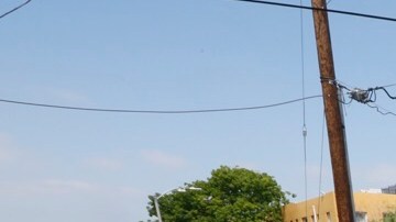La ciudad de Los Ángeles estudia remediar el problema de conductores que bloquean aceras.