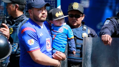 Los rostros de la afición del Cruz Azul lo dicen todo, al enterarse del aumento en el precio de los boletos.